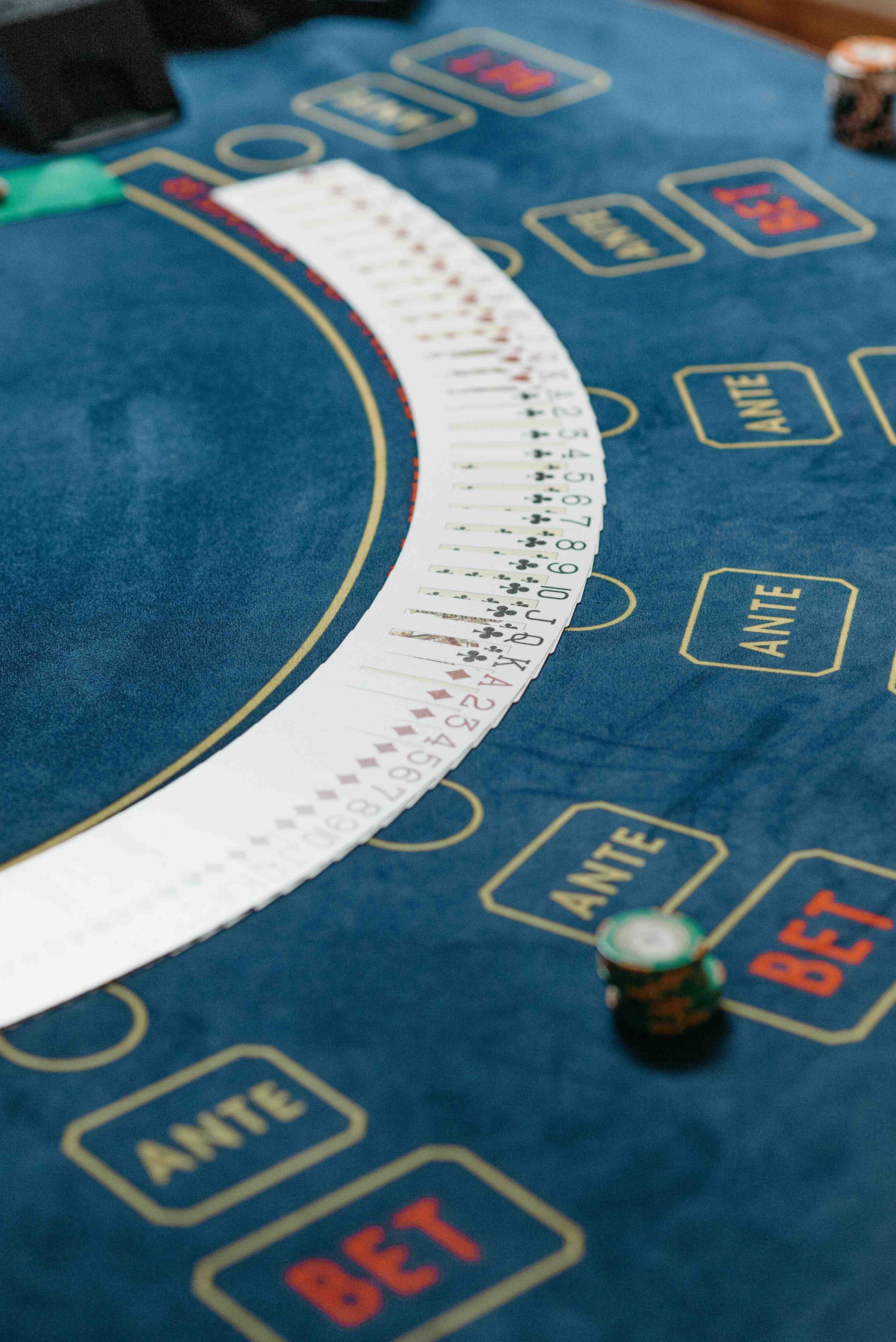 လောင်းကစား Table Games Baccarat Dragon Tiger မြန်မာ